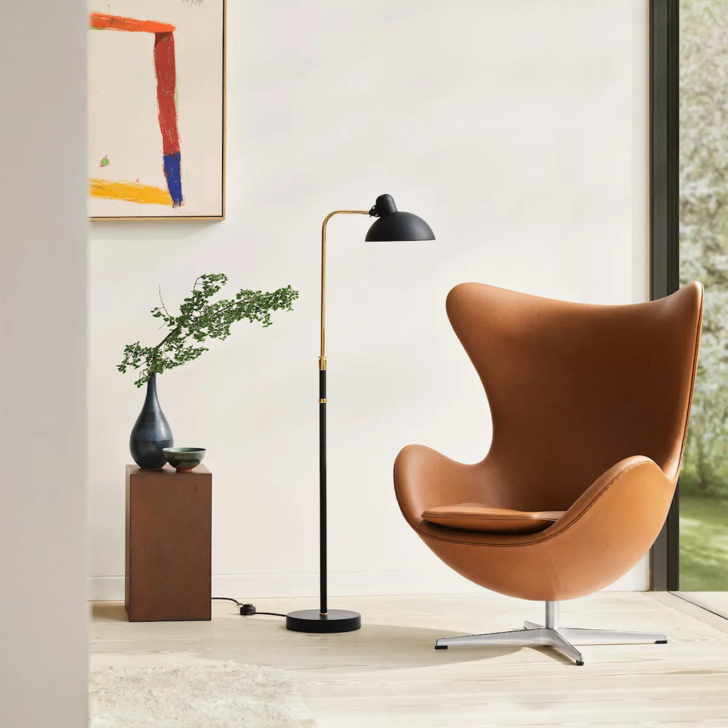 EGG™ 3316 Lænestol – Grace Leather Walnut (udstillingsmodel)