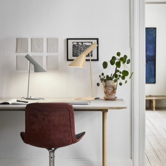 AJ MINI BORDLAMPE WARM GREY
